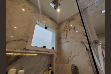 Casa de condomínio à venda com 320m², 4 quartos e 6 vagasBanheiro da Suíte 1