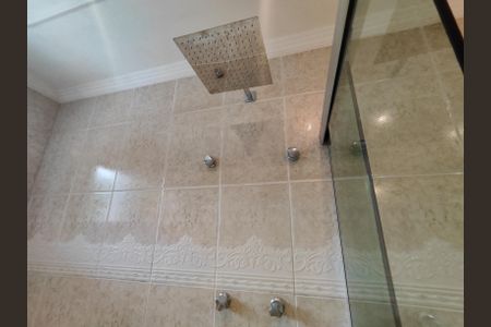 Casa de condomínio à venda com 320m², 4 quartos e 6 vagasBanheiro da Suíte 2