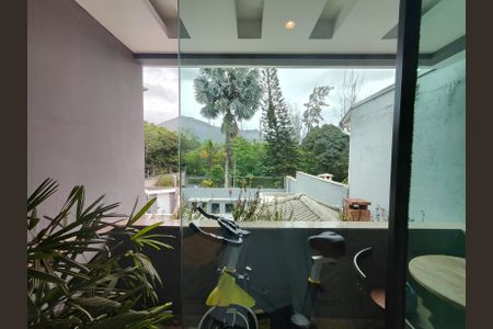 Casa de condomínio à venda com 320m², 4 quartos e 6 vagasSuíte 1 varanda