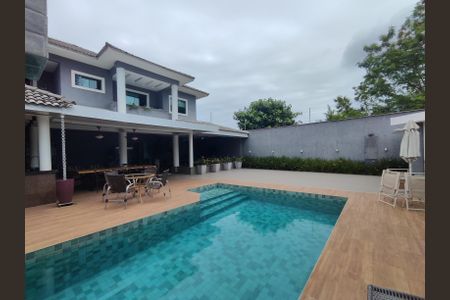 Casa de condomínio à venda com 320m², 4 quartos e 6 vagasÁrea externa