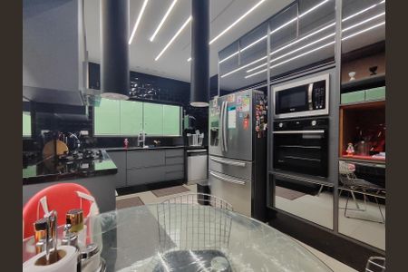 Casa de condomínio à venda com 320m², 4 quartos e 6 vagasCozinha