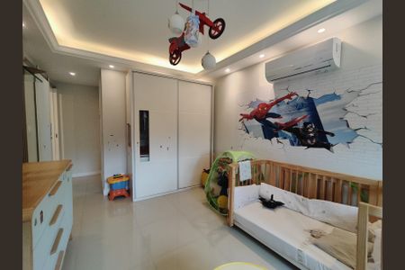 Casa de condomínio à venda com 320m², 4 quartos e 6 vagasSuíte 4