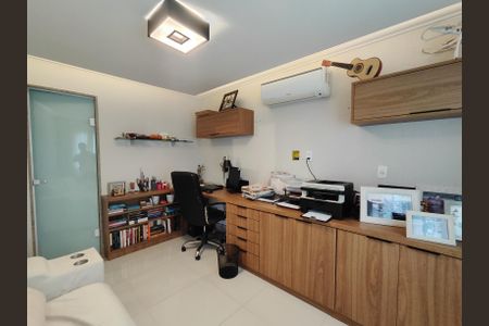 Casa de condomínio à venda com 320m², 4 quartos e 6 vagasSuíte 3