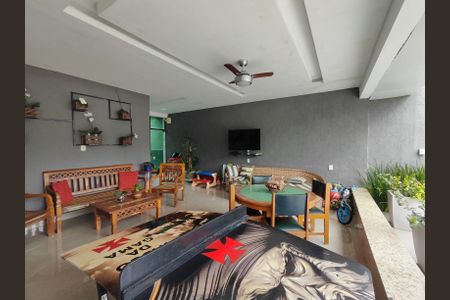 Casa de condomínio à venda com 320m², 4 quartos e 6 vagasÁrea externa