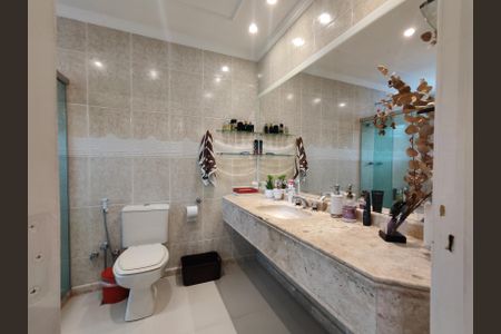 Casa de condomínio à venda com 320m², 4 quartos e 6 vagasBanheiro da Suíte 2