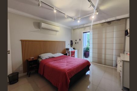 Casa de condomínio à venda com 320m², 4 quartos e 6 vagasSuíte 2