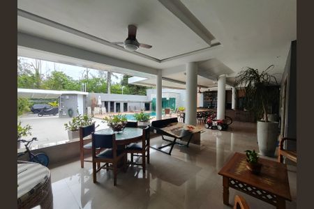 Casa de condomínio à venda com 320m², 4 quartos e 6 vagasÁrea externa