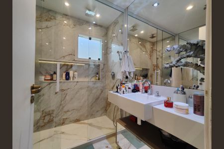 Casa de condomínio à venda com 320m², 4 quartos e 6 vagasBanheiro da Suíte 1