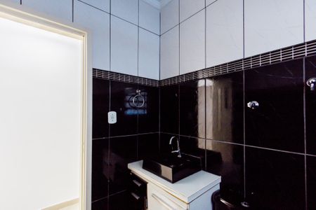 Casa à venda com 128m², 4 quartos e 2 vagasBanheiro 2