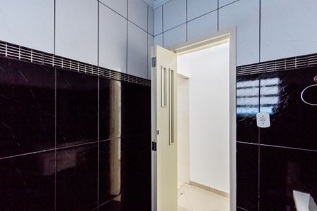 Casa à venda com 128m², 4 quartos e 2 vagasBanheiro 2