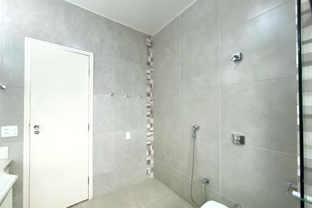 Apartamento à venda com 180m², 4 quartos e 3 vagas Apartamento à venda com 180m², 4 quartos e 3 vagasBanheiro Social