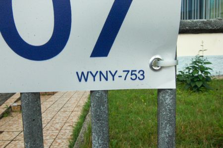 Casa à venda com 300m², 3 quartos e 3 vagasPlaca instalada em 18/04/2026 com o código WYNY-753