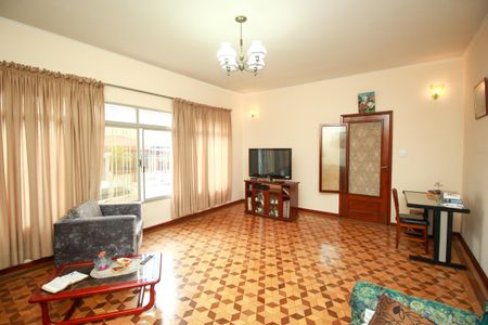 Casa à venda com 300m², 3 quartos e 3 vagasSala