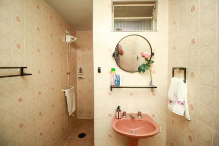 Casa à venda com 300m², 3 quartos e 3 vagasBanheiro 2