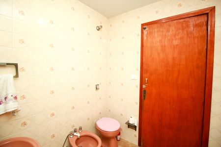 Casa à venda com 300m², 3 quartos e 3 vagasBanheiro 2
