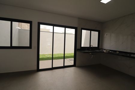 Casa à venda com 129m², 2 quartos e 4 vagasSala