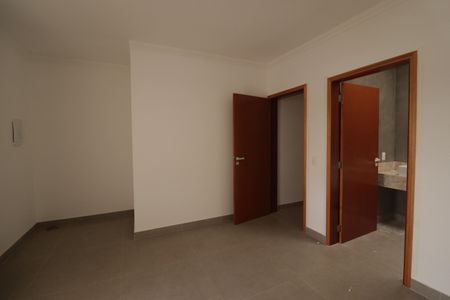 Casa à venda com 129m², 2 quartos e 4 vagasSuíte