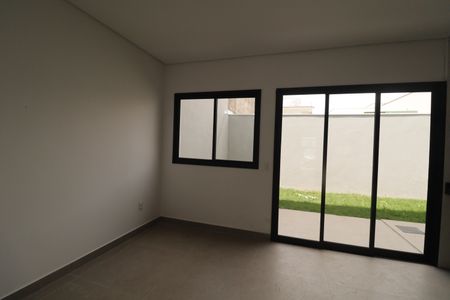 Casa à venda com 129m², 2 quartos e 4 vagasSala