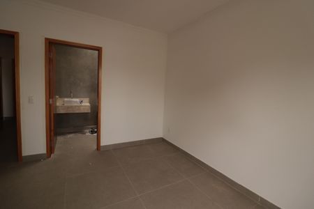 Casa à venda com 129m², 2 quartos e 4 vagasSuíte