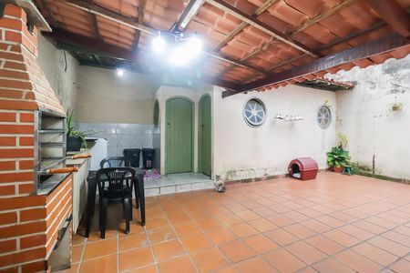 Casa à venda com 88m², 2 quartos e 2 vagasQuintal