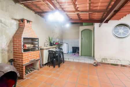 Casa à venda com 88m², 2 quartos e 2 vagasQuintal
