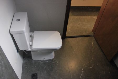 Casa à venda com 125m², 3 quartos e 2 vagasBanheiro social dos quartos