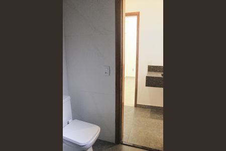 Casa à venda com 125m², 3 quartos e 2 vagasBanheiro social dos quartos
