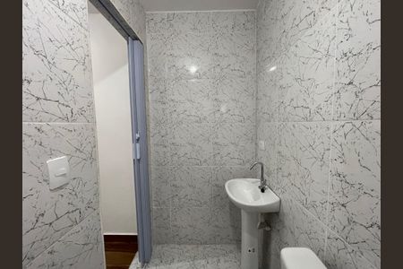 Banheiro Social de kitnet/studio para alugar com 1 quarto, 25m² em Vila Tiradentes, São Paulo