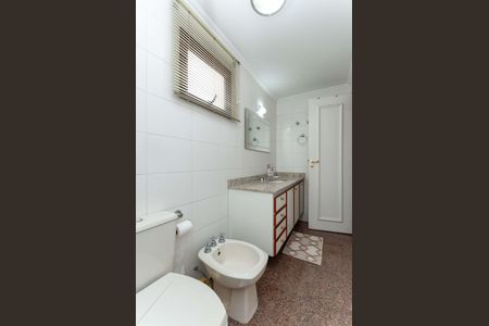 Apartamento para alugar com 155m², 4 quartos e 3 vagasBanheiro do quarto 4 Suíte