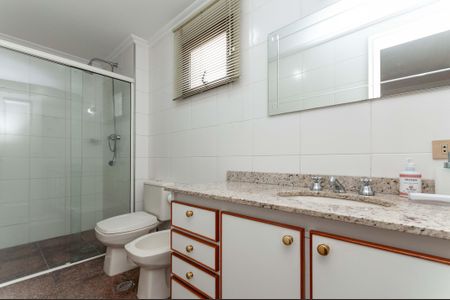 Apartamento para alugar com 155m², 4 quartos e 3 vagasBanheiro do quarto 4 Suíte