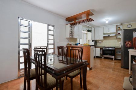 Casa à venda com 125m², 3 quartos e 2 vagasCopa e cozinha