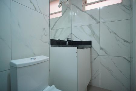 Banheiro Corredor de apartamento à venda com 1 quarto, 64m² em Petrópolis, Porto Alegre