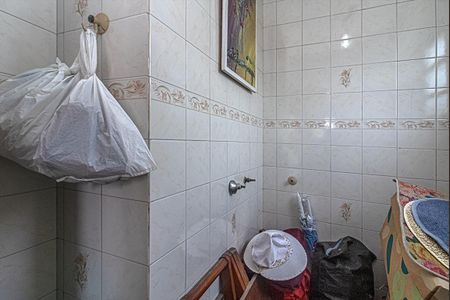 Casa para alugar com 180m², 2 quartos e 2 vagas Casa para alugar com 180m², 2 quartos e 2 vagasBanheiro de Serviço