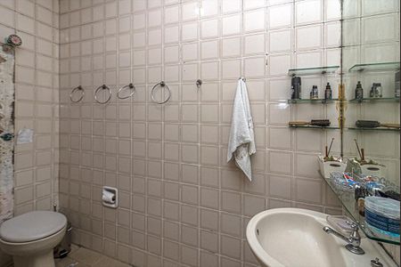 Casa para alugar com 180m², 2 quartos e 2 vagas Casa para alugar com 180m², 2 quartos e 2 vagasBanheiro social