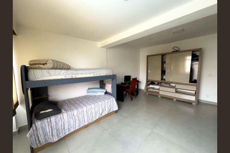 Casa à venda com 891m², 5 quartos e 6 vagas Casa à venda com 891m², 5 quartos e 6 vagasQuarto