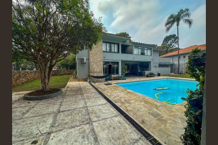 Casa à venda com 891m², 5 quartos e 6 vagas Casa à venda com 891m², 5 quartos e 6 vagasPiscina