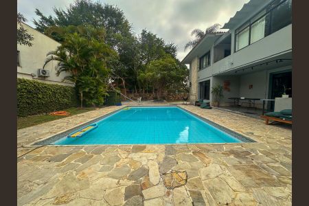Casa à venda com 891m², 5 quartos e 6 vagas Casa à venda com 891m², 5 quartos e 6 vagasPiscina