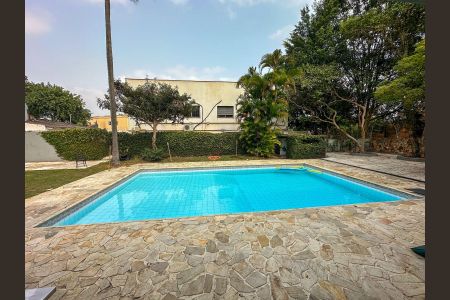 Casa à venda com 891m², 5 quartos e 6 vagas Casa à venda com 891m², 5 quartos e 6 vagasPiscina