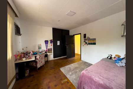 Casa à venda com 891m², 5 quartos e 6 vagas Casa à venda com 891m², 5 quartos e 6 vagasQuarto