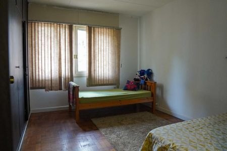 Casa à venda com 891m², 5 quartos e 6 vagas Casa à venda com 891m², 5 quartos e 6 vagasQuarto