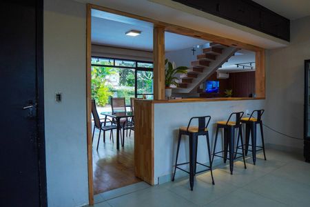 Casa à venda com 891m², 5 quartos e 6 vagas Casa à venda com 891m², 5 quartos e 6 vagasSala