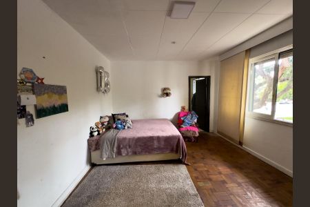 Casa à venda com 891m², 5 quartos e 6 vagas Casa à venda com 891m², 5 quartos e 6 vagasQuarto