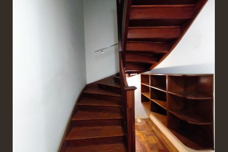 Escada de casa para alugar com 1 quarto, 122m² em Ipiranga, São Paulo