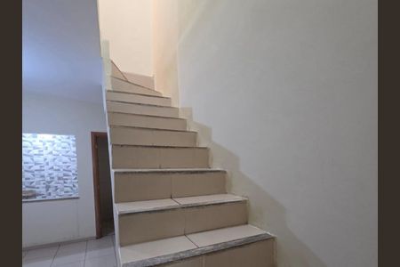 Escadas de casa para alugar com 3 quartos, 73m² em Quintino Bocaiúva, Rio de Janeiro