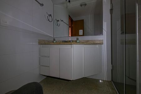 Apartamento à venda com 170m², 4 quartos e 2 vagas Apartamento à venda com 170m², 4 quartos e 2 vagasBanheiro Social