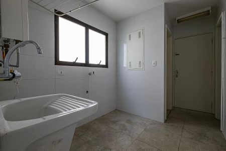 Apartamento à venda com 170m², 4 quartos e 2 vagas Apartamento à venda com 170m², 4 quartos e 2 vagasÁrea de Serviço