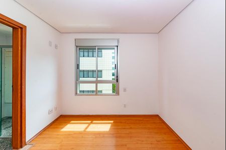 Apartamento à venda com 80m², 2 quartos e 2 vagasSuíte 2
