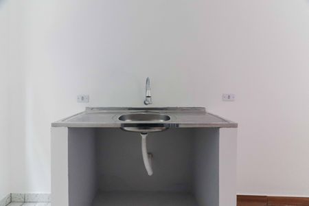 Cozinha de kitnet/studio para alugar com 1 quarto, 14m² em Vila Tiradentes, São Paulo