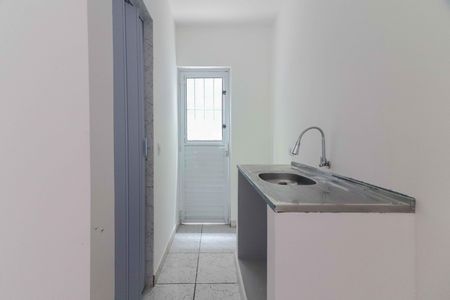 Cozinha de kitnet/studio para alugar com 1 quarto, 14m² em Vila Tiradentes, São Paulo