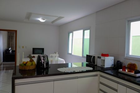 Casa à venda com 162m², 4 quartos e 4 vagas Casa à venda com 162m², 4 quartos e 4 vagasCozinha